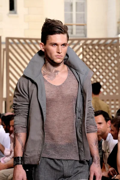 Look 3